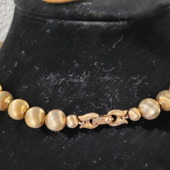 Vintage MONET 15-12" Textured Gold-Toned Beaded Choker - Picture 4 of 4